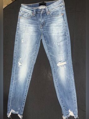 Buckle Black Women’s Distressed Light Blue Skinny Jeans